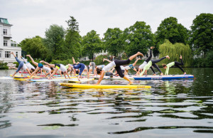 SUP Yoga auf der Alster in Hamburg