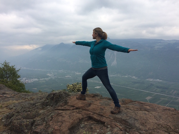 Yoga in den Bergen von Italien